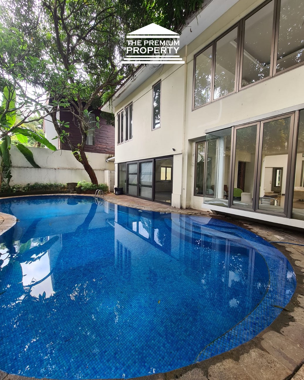 Rumah Mewah Taman Golf Lippo Karawaci Ada Kolam Renang – Baru Renov & Luas