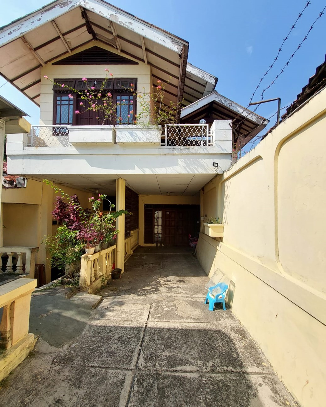 Rumah Dijual di Lenteng Agung, 2 Lantai, 8 Kamar Tidur