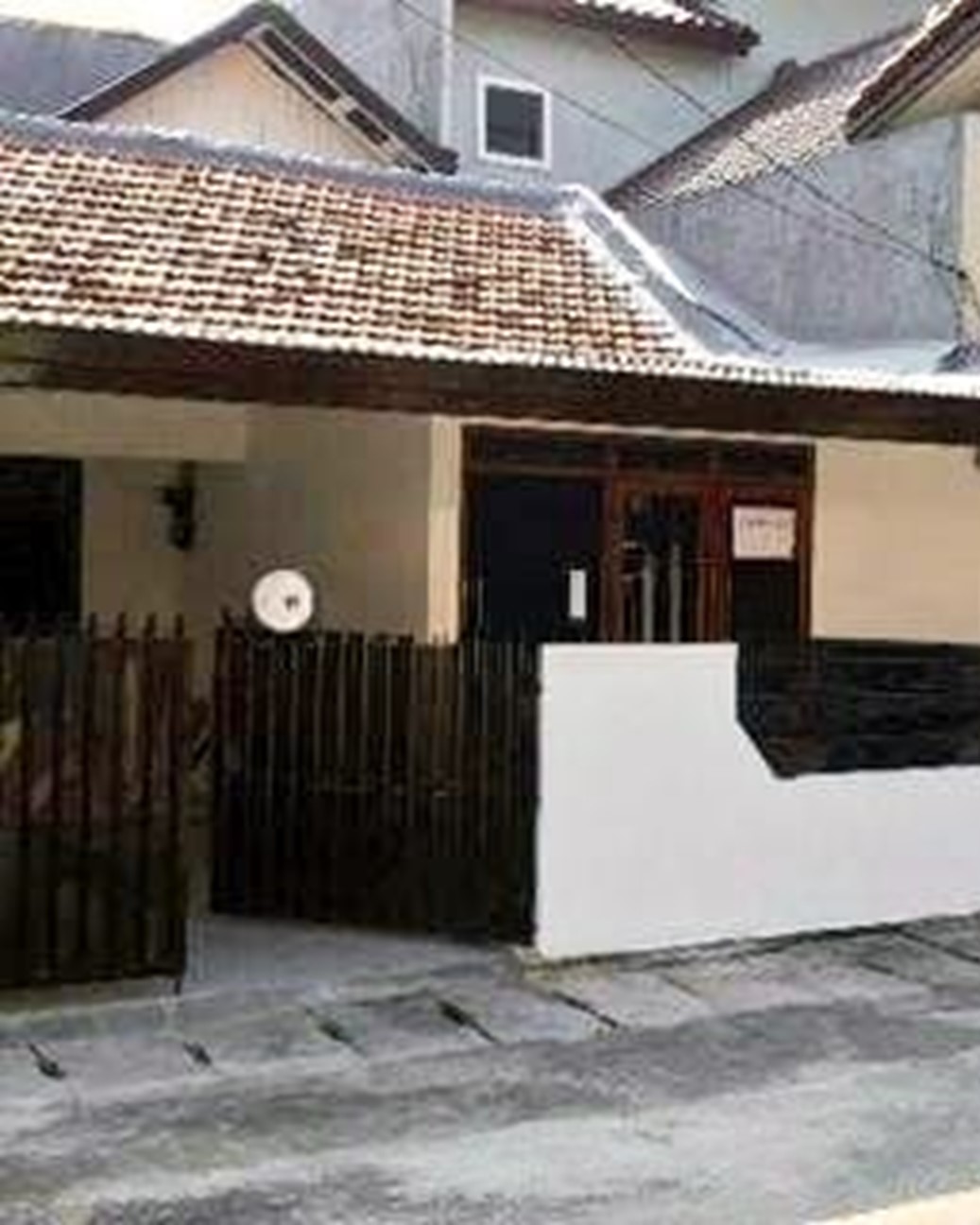 Rumah Dijual di Bawah Harga Pasar di Bendungan Hilir. Jalan 2 Mobil