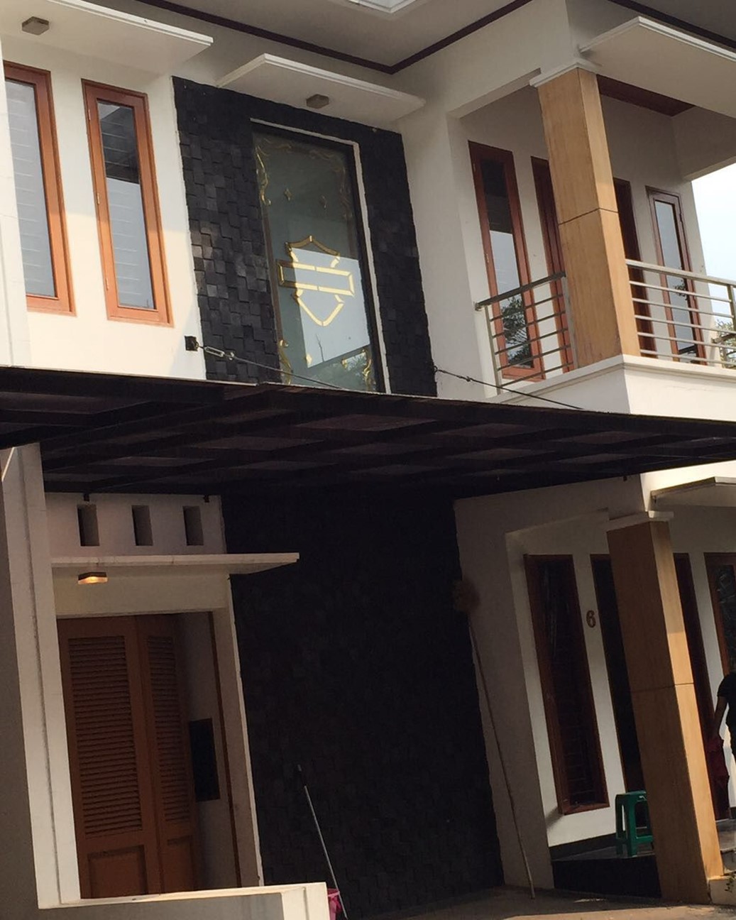Dijual Rumah Dalam Komplek Townhouse, Seberang Citos, Akses Tol JORR, Semi Furnished!
