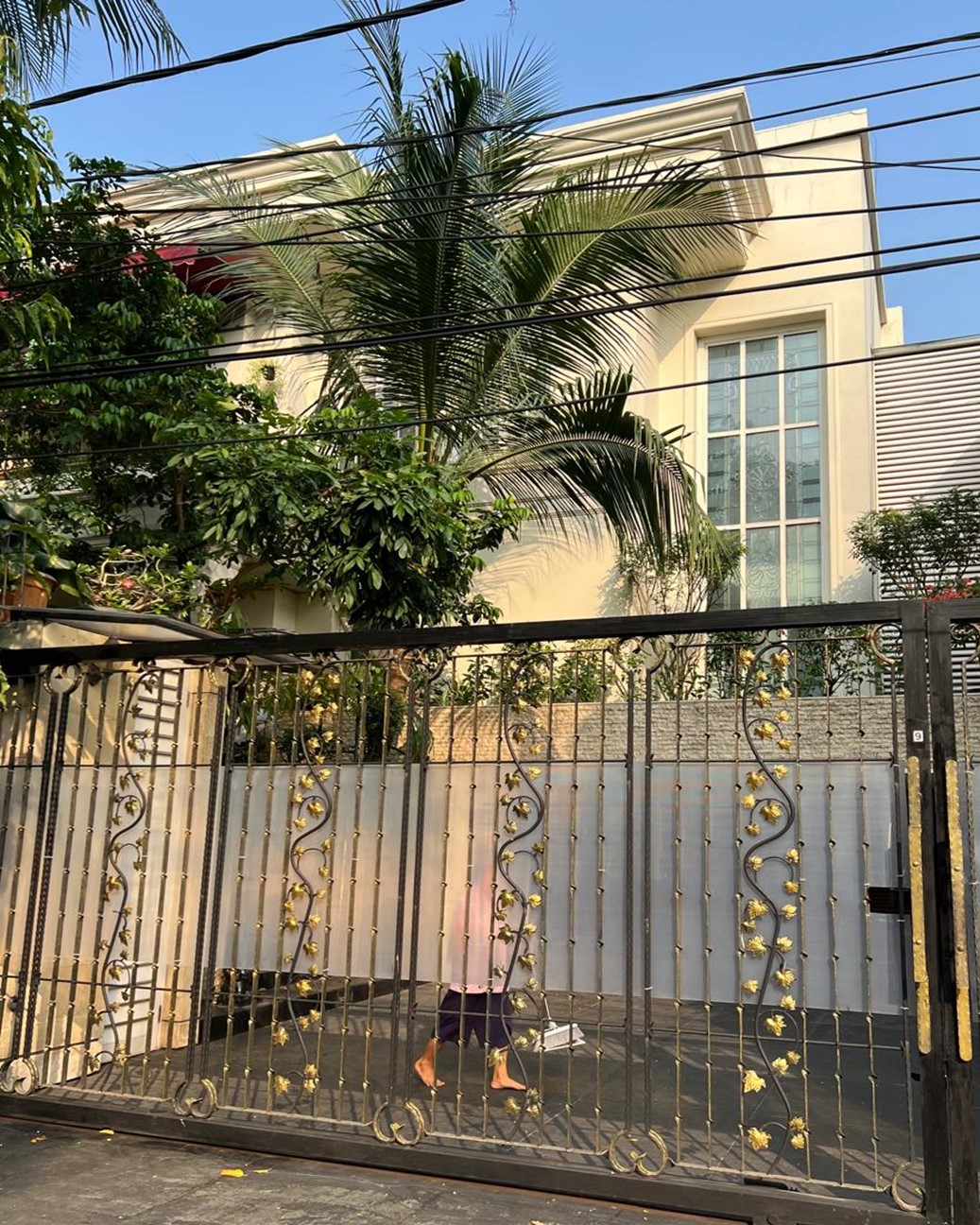 Dijual Rumah di Kebayoran Baru, 2 Lantai, Ada Kolam Renang. Lokasi Strategis