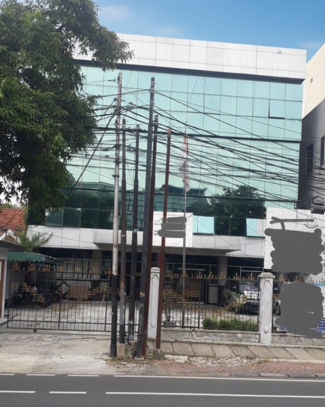 Gedung 4 Lantai di Menteng, Jalan 2 Arah, Lokasi STrategis