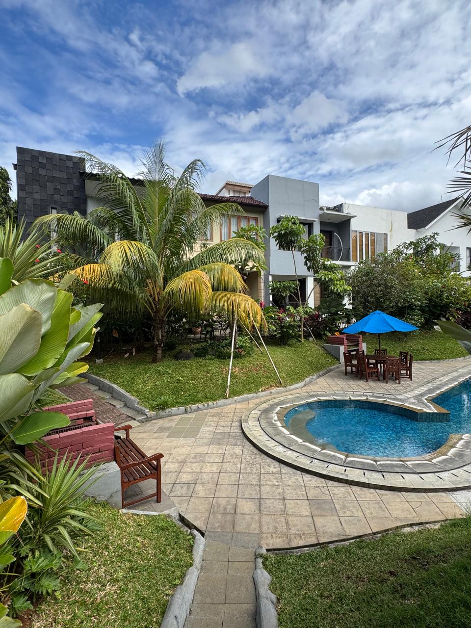 Rumah Disewakan di Cipete, Dalam Komplek Townhouse, Semi Furnished, Partially Renovated