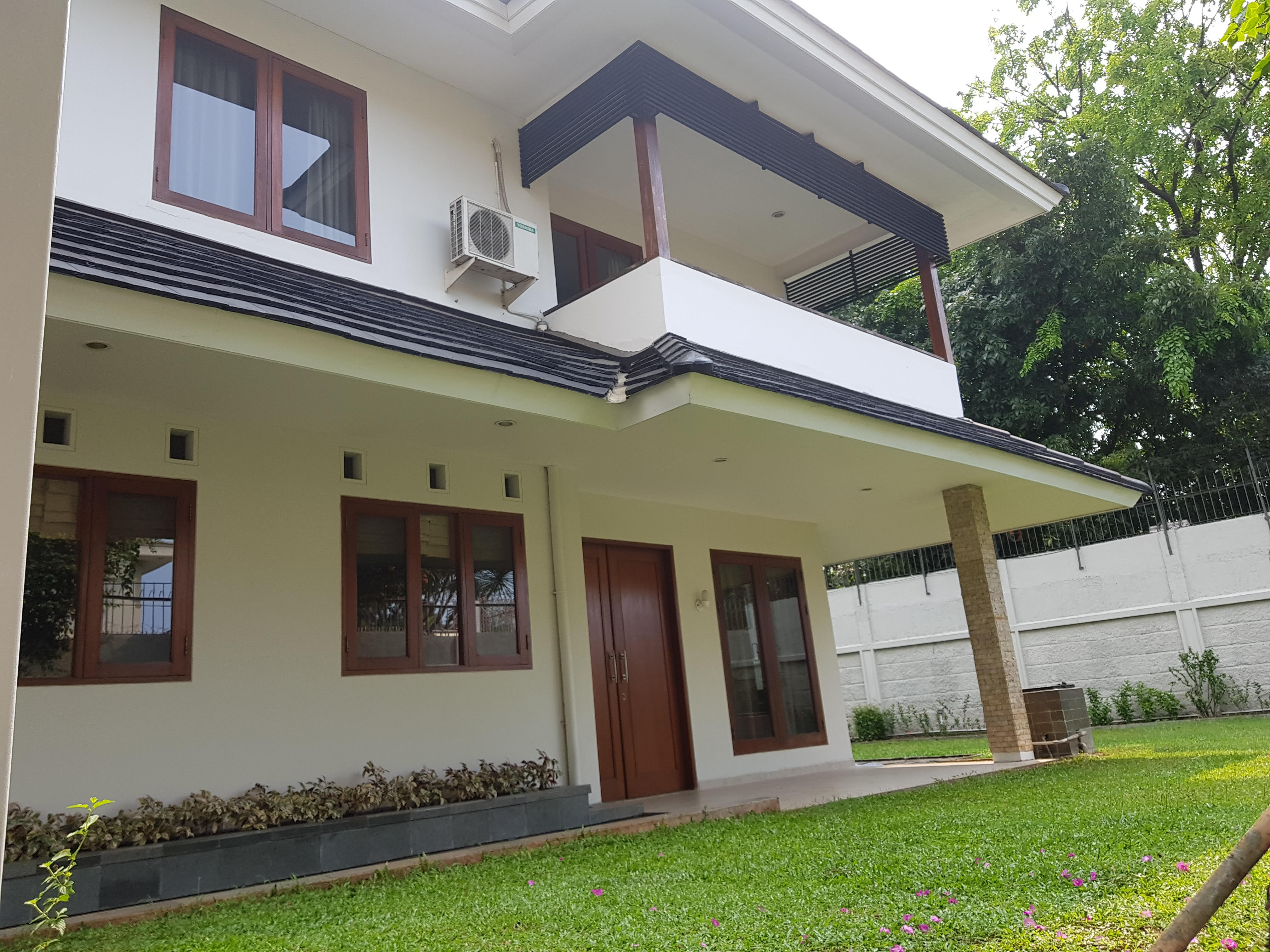 Rumah Nyaman Siap Huni di Lokasi Strategis Simprug Permata Hijau Kebayoran Baru