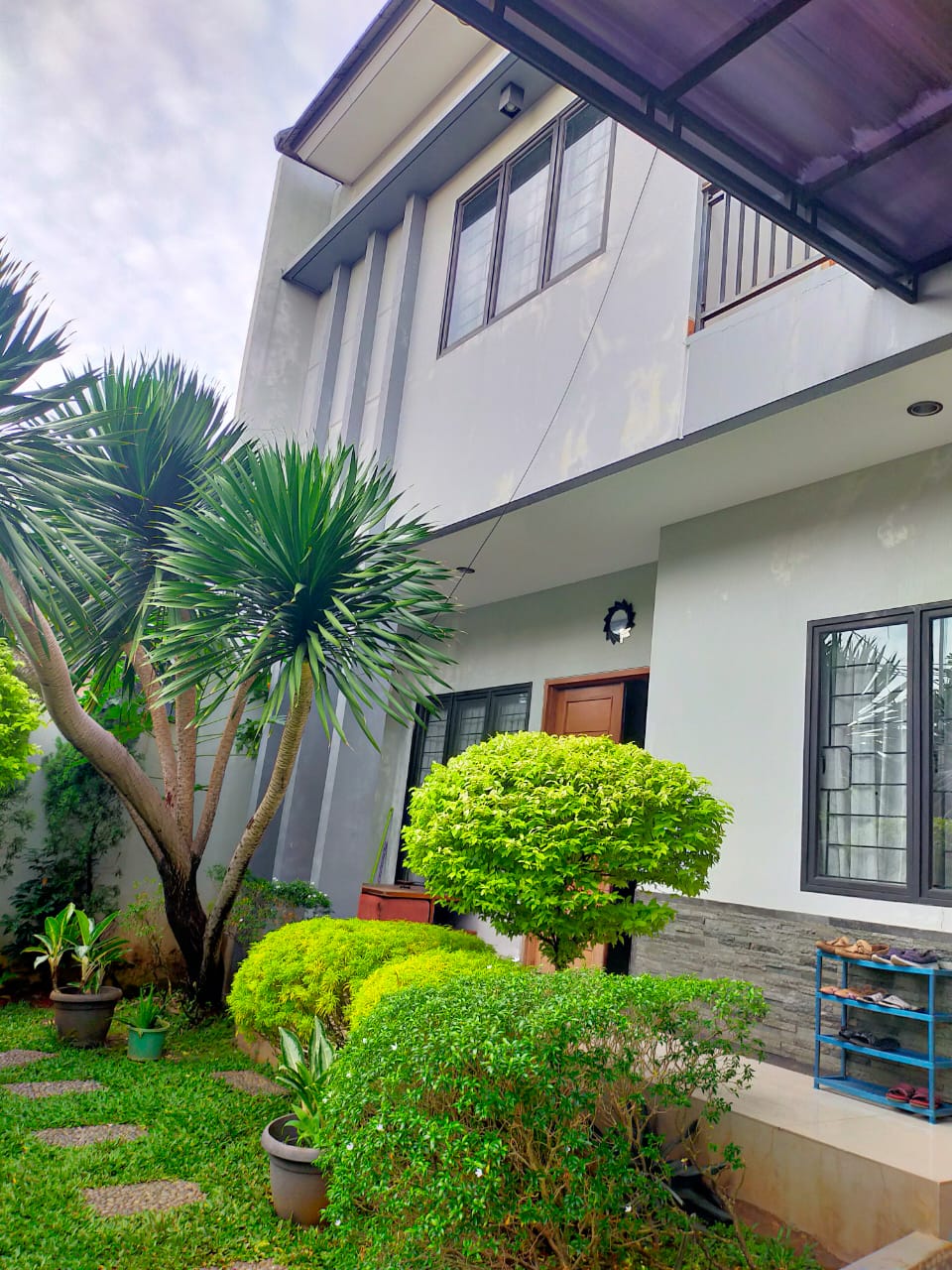 Rumah Dijual di Cipete, Bentuk Tanah Kotak, Ada Kolam Ikan, Master Bedroom Diatas