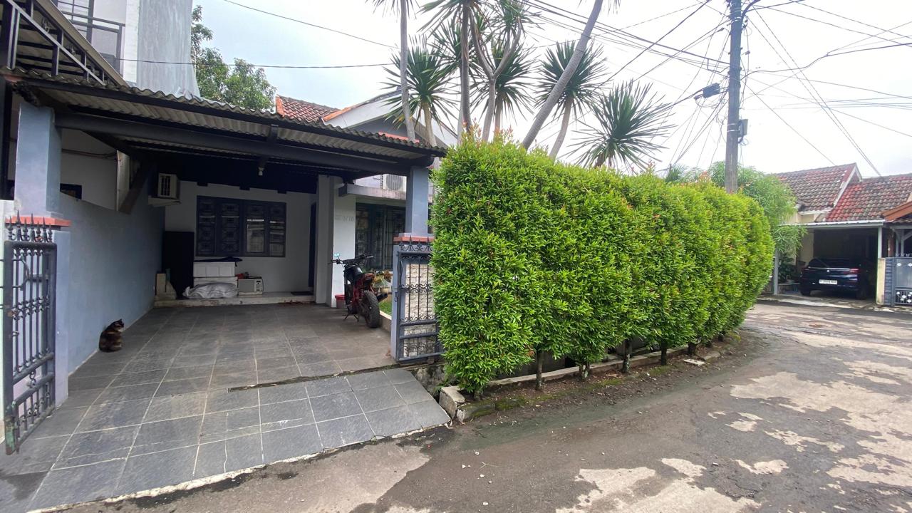 Rumah Hoek 2 Lantai di Graha Raya Bintaro, Ada Kolam Ikan Koi Bisa dirubah Jadi Kolam Renang