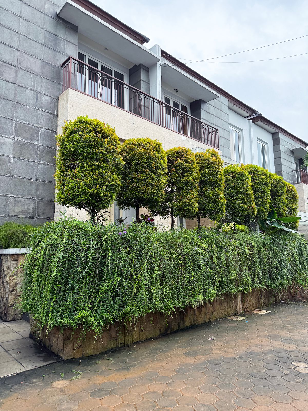 Rumah Dalam Komplek, Security 24 Jam, Furnished, Bebas Banjir