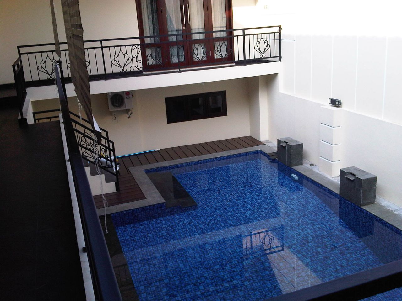 Rumah Dijual di Lebak Bulus, Dalam Townhouse, 2 Lantai, ada Taman dan Kolam Renang