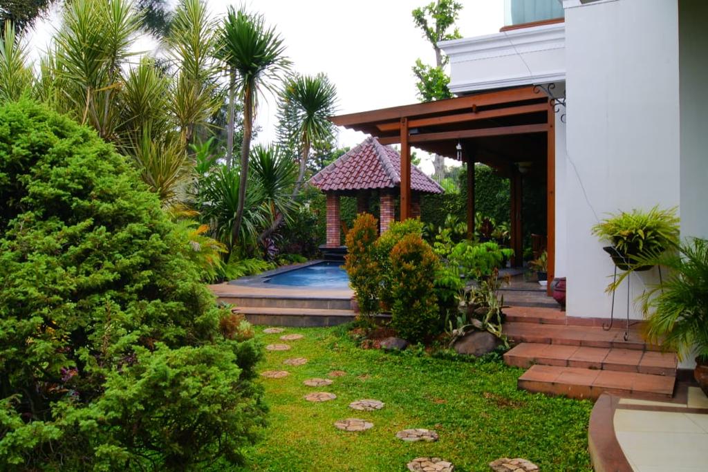 Rumah Dijual di Cinere, Lokasi Tenang, Jalan Lebar, Fully Furnished