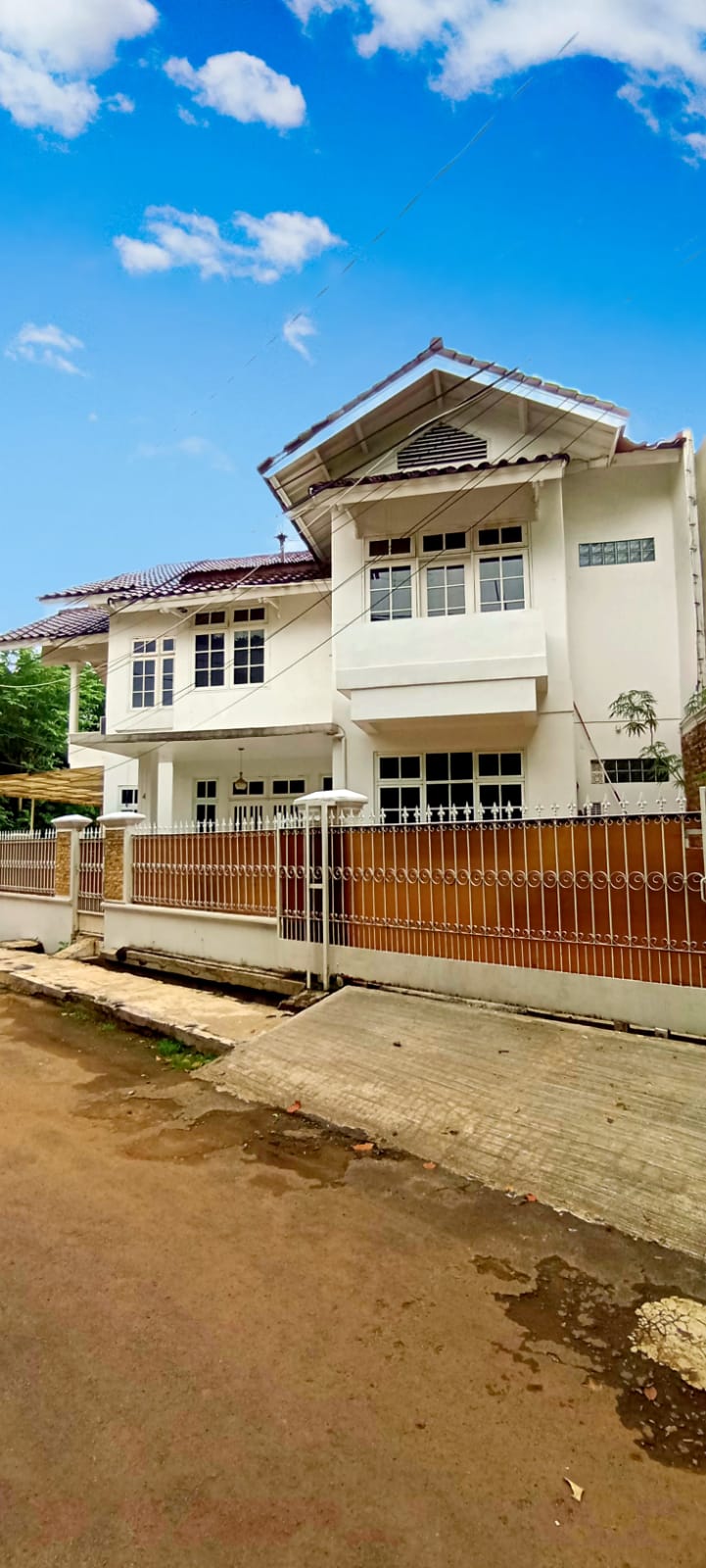 Dijual Rumah Huk 2 Lantai di Cirendeu, 5 Menit ke Pintu Tol Pondok Pinang, 100 m ke MRT
