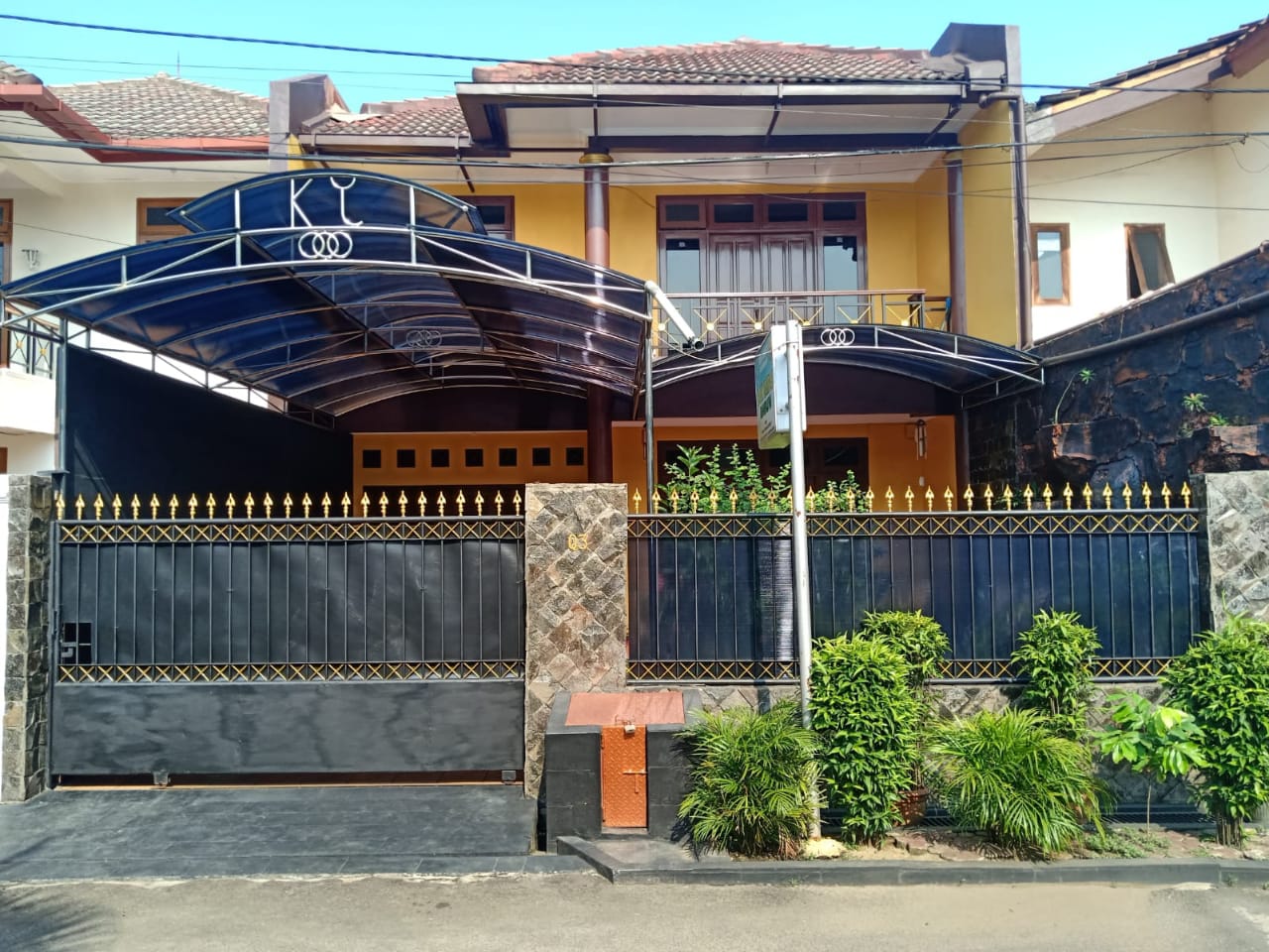 Rumah 2 Lantai di Cirendeu, Dalam Komplek Perumahan