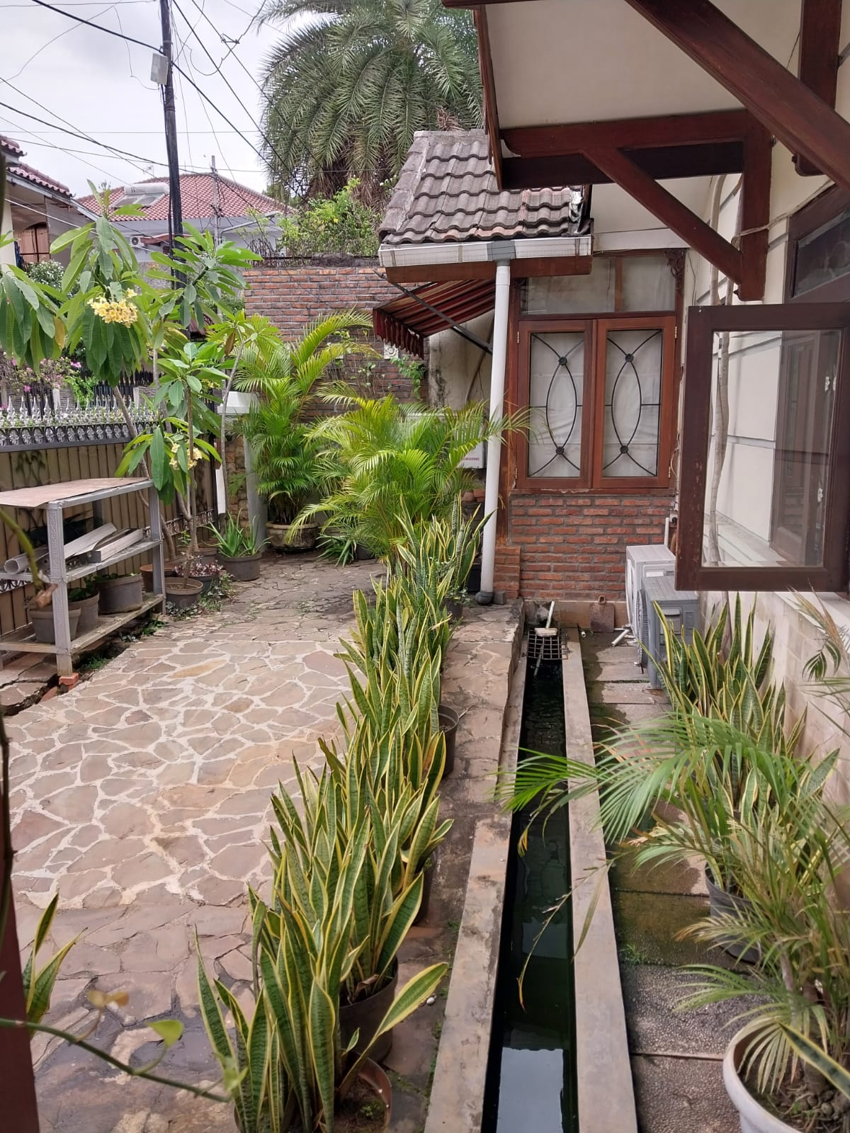 Dijual Rumah Lama 2 Lantai di Kebayoran Lama