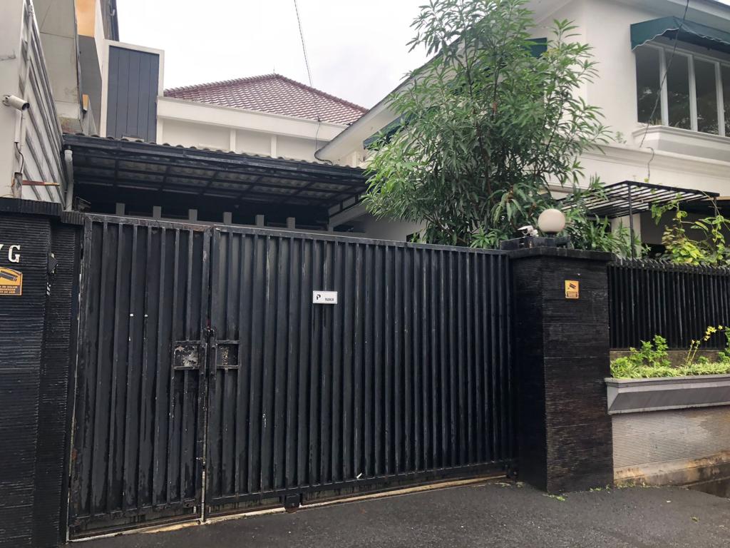 Rumah Dijual di Kebayoran Lama, 2 Lantai, Siap Huni, Lokasi Strategis