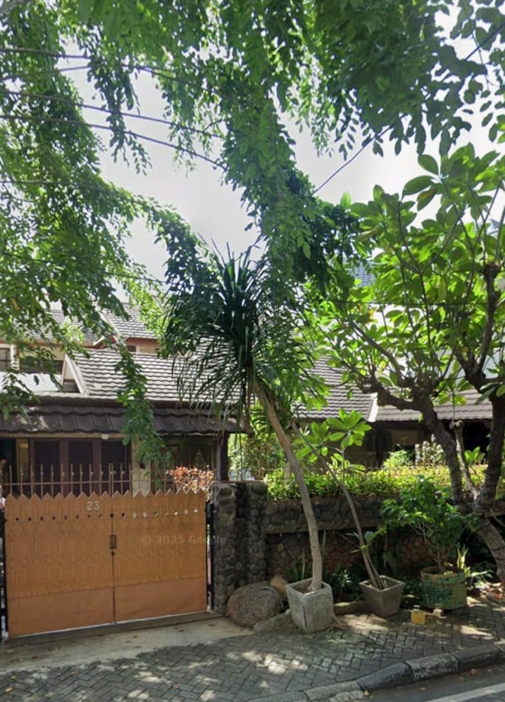 Dijual Rumah + Kost di Pulo Gadung, 2 Lantai, Kost Ada 7 KT di Lantai 2