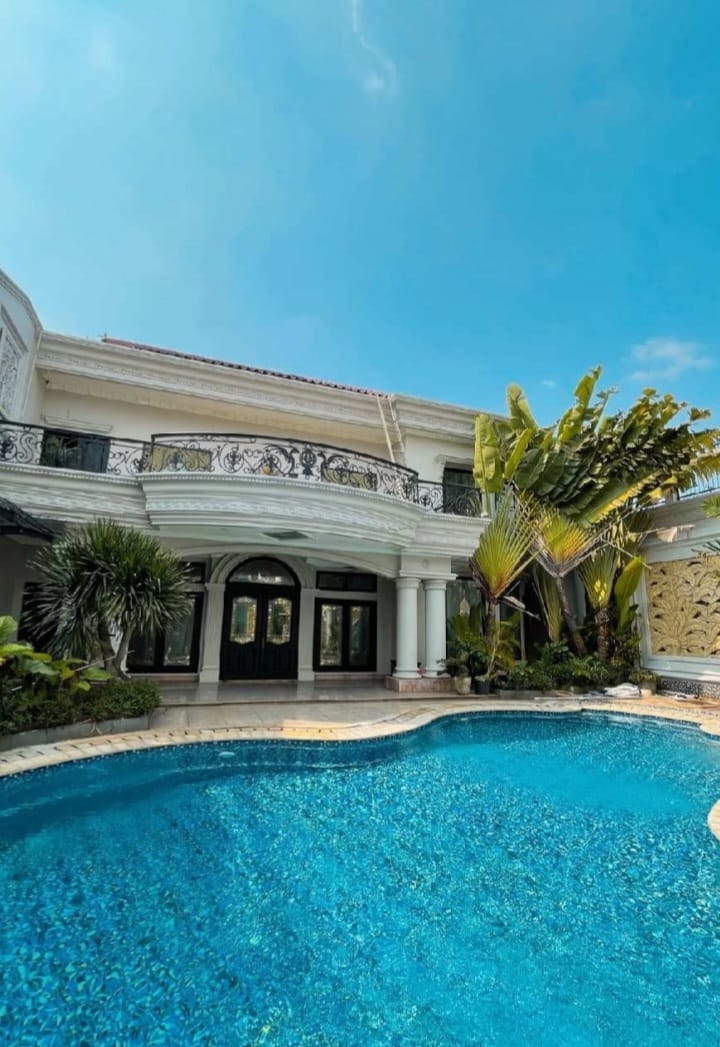 Rumah 2 Lantai di Menteng, Ada Basement