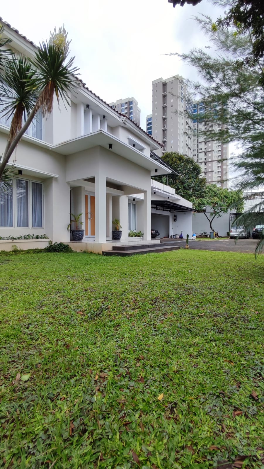 Rumah Dijual di Cipulir, Fully Furnished, 2 Lantai, Halaman Luas