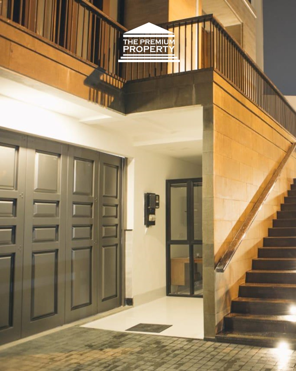 Rumah Mewah Kebayoran Baru Dekat Senayan, Bangunan 3 Lantai, Garasi 8 Mobil