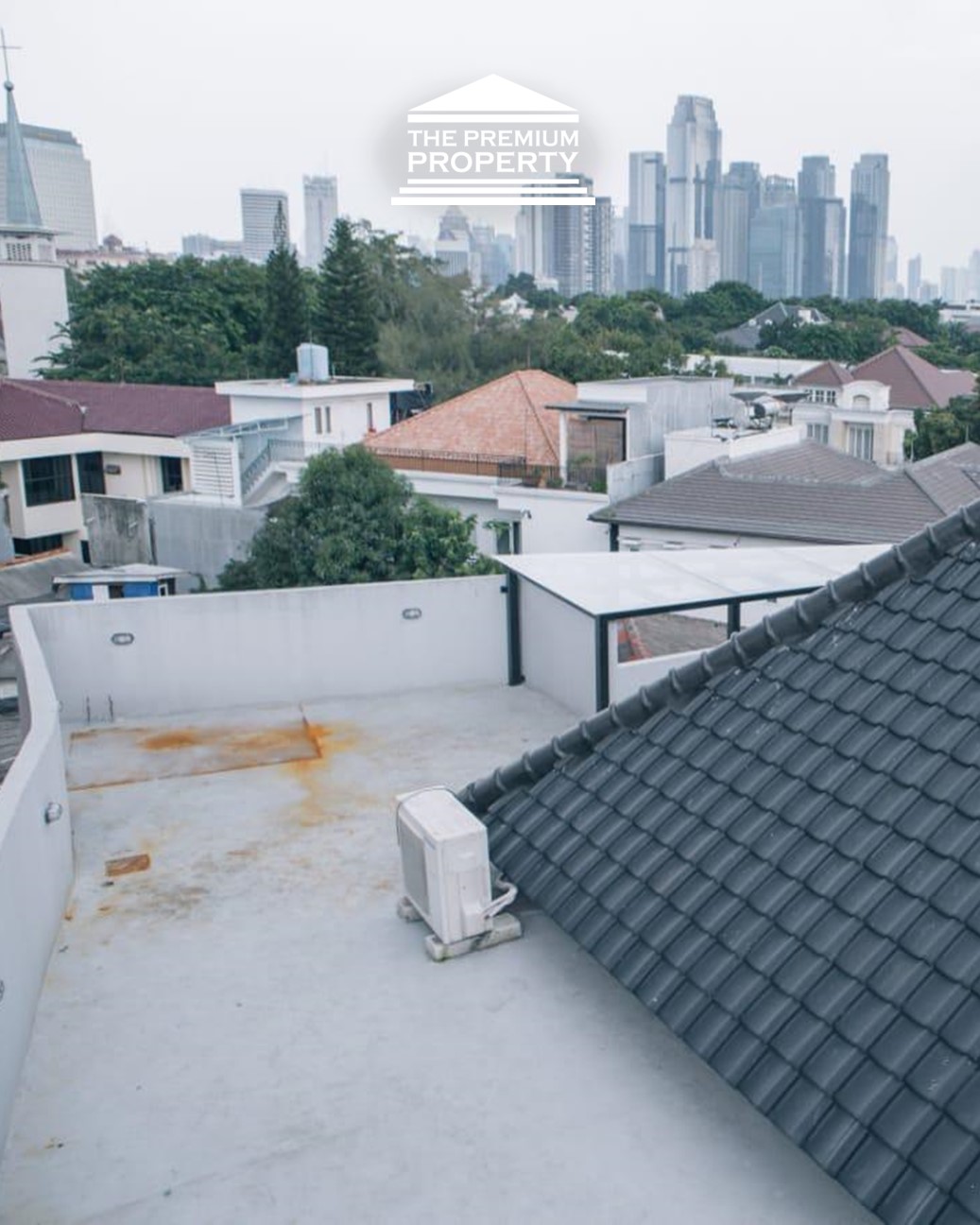 Rumah Mewah Kebayoran Baru Dekat Senayan, Bangunan 3 Lantai, Garasi 8 Mobil