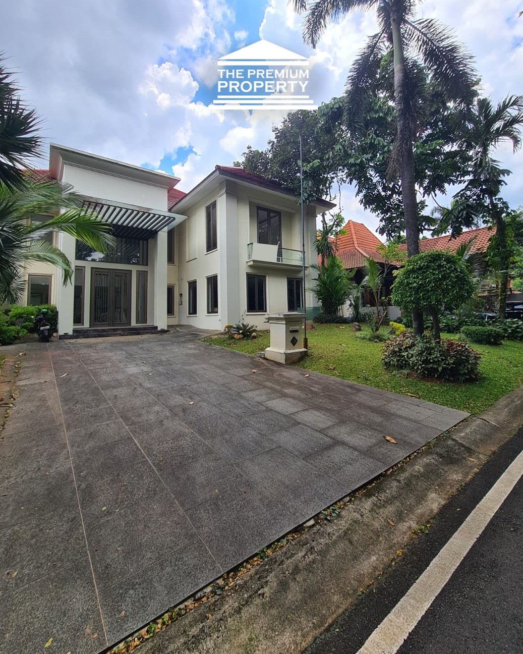 Rumah Mewah Taman Golf Lippo Karawaci Ada Kolam Renang – Baru Renov & Luas