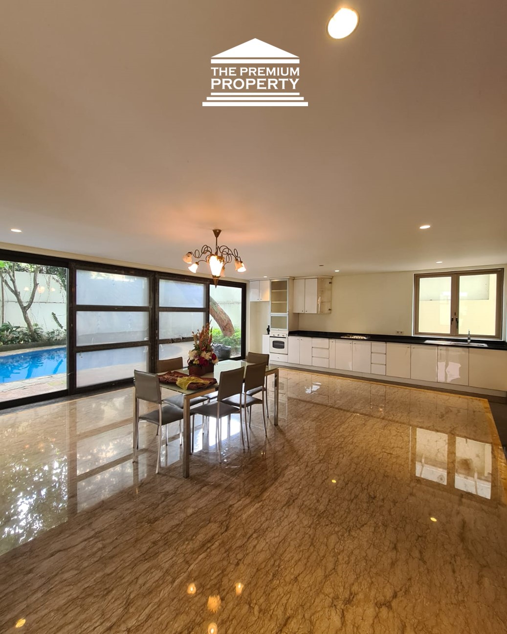 Rumah Mewah Taman Golf Lippo Karawaci Ada Kolam Renang – Baru Renov & Luas
