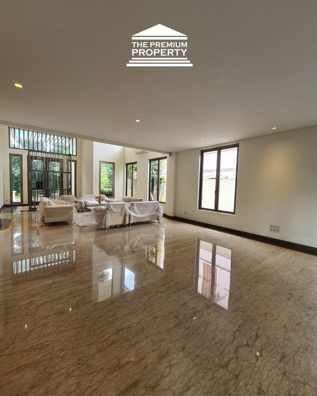Rumah Mewah Taman Golf Lippo Karawaci Ada Kolam Renang – Baru Renov & Luas