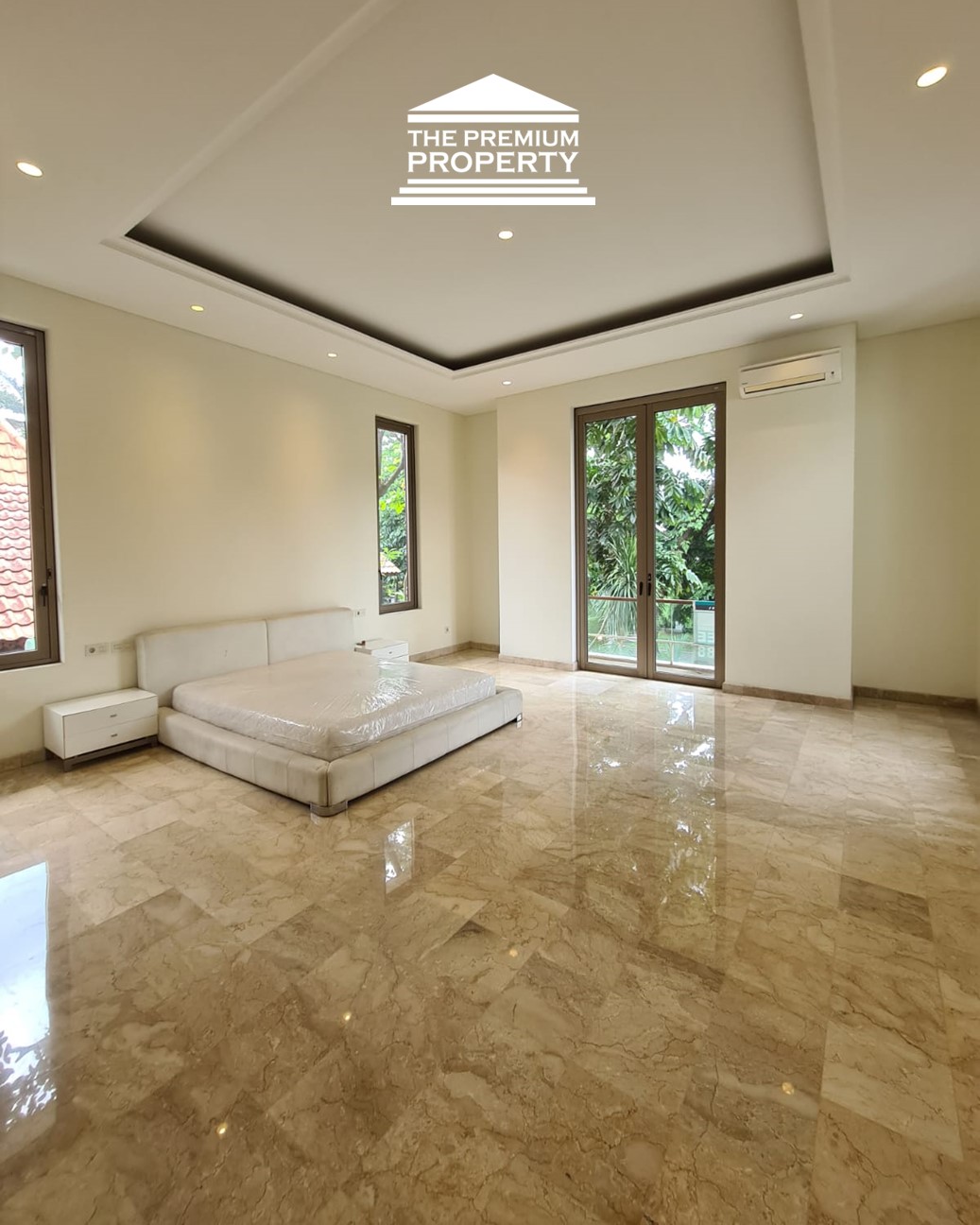 Rumah Mewah Taman Golf Lippo Karawaci Ada Kolam Renang – Baru Renov & Luas