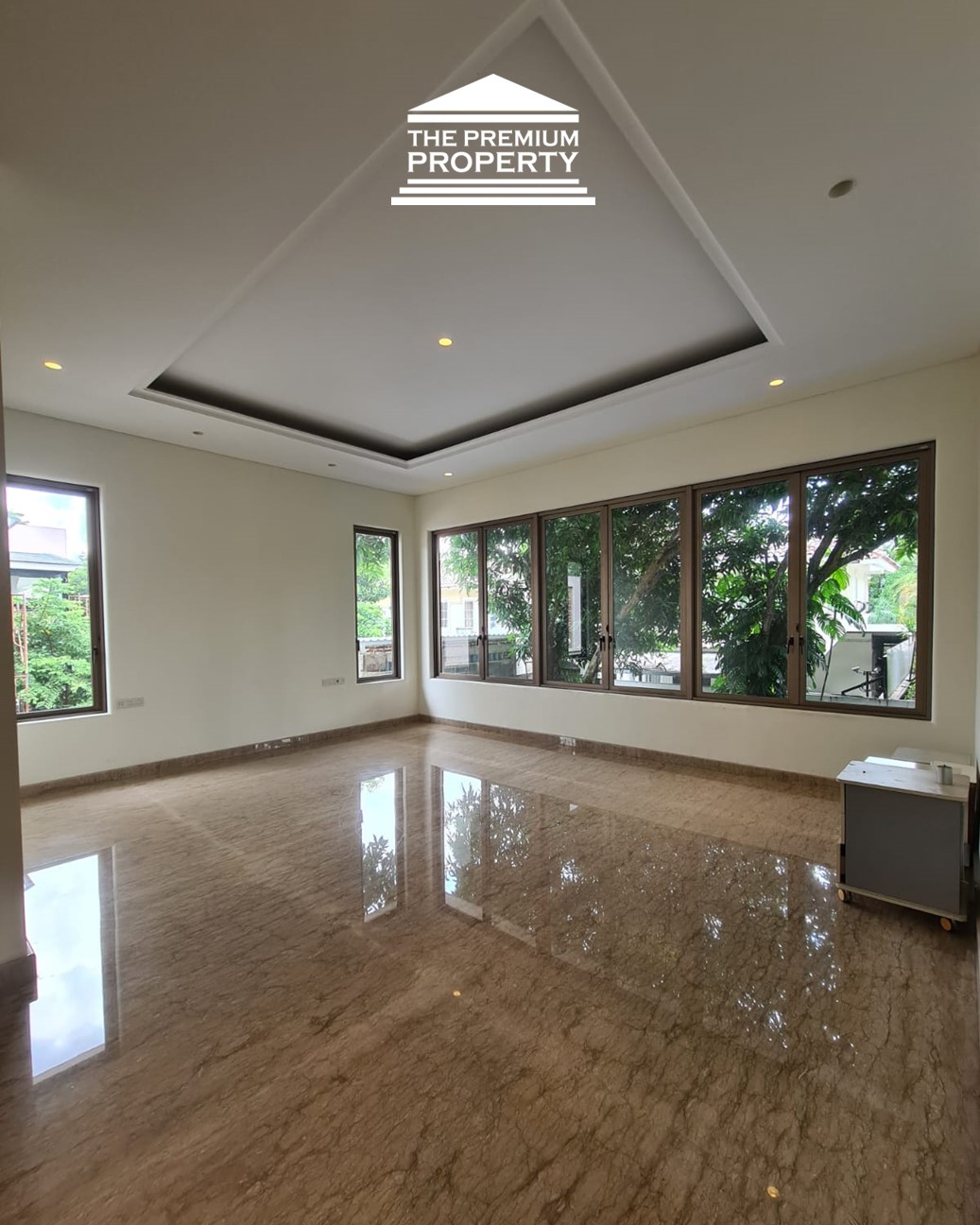 Rumah Mewah Taman Golf Lippo Karawaci Ada Kolam Renang – Baru Renov & Luas