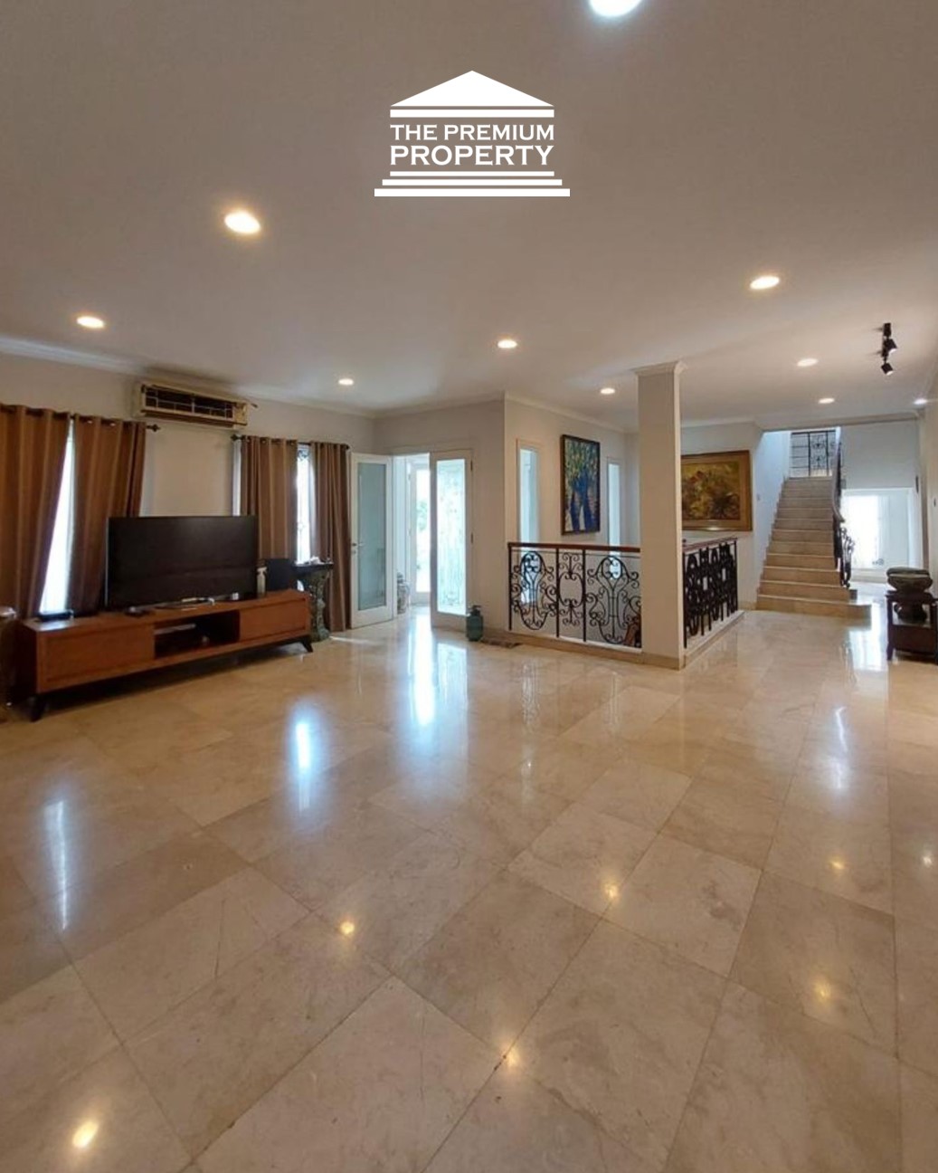 Rumah Modern Classic Pondok Indah Hoek – Private Cinema & Metric Kitchen