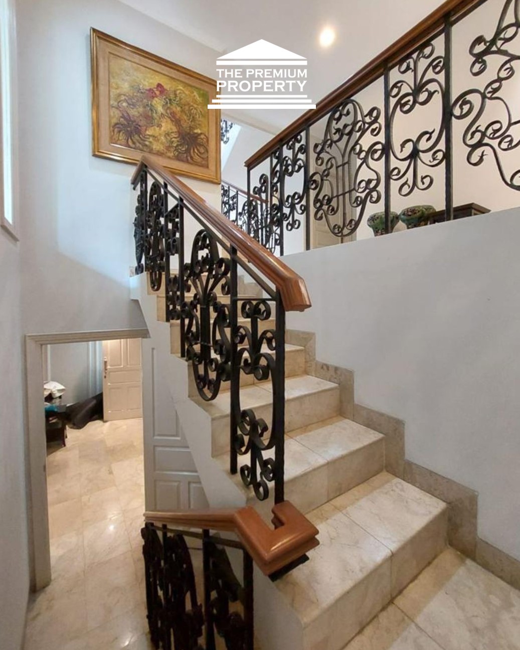 Rumah Modern Classic Pondok Indah Hoek – Private Cinema & Metric Kitchen