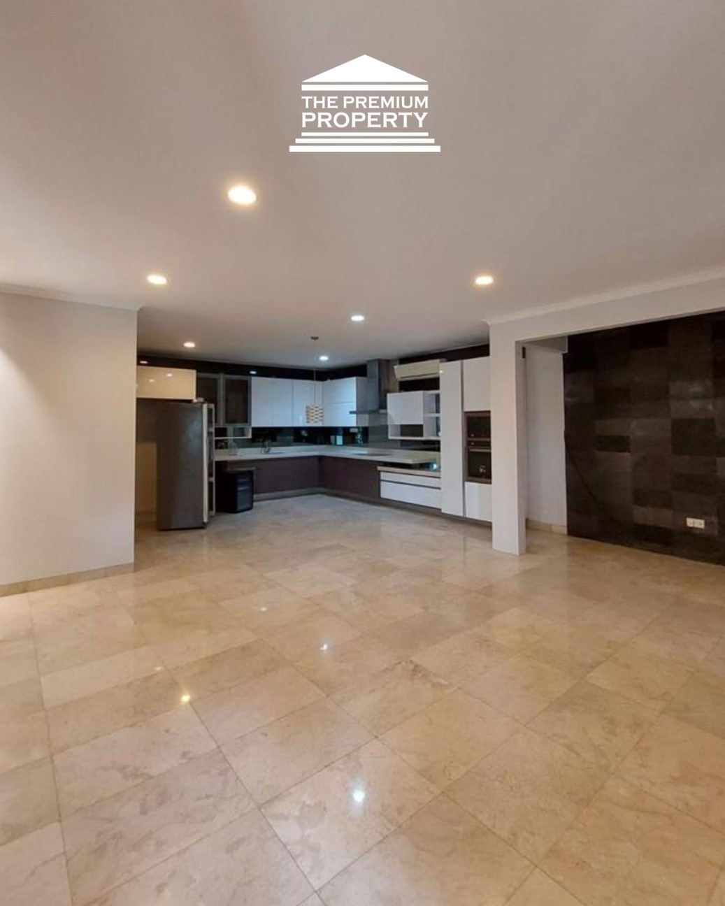 Rumah Modern Classic Pondok Indah Hoek – Private Cinema & Metric Kitchen