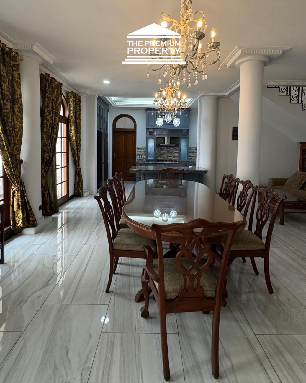 Rumah Disewa Menteng Jakarta Pusat, 4 Kamar, Kolam Renang, Garasi 5 Mobil