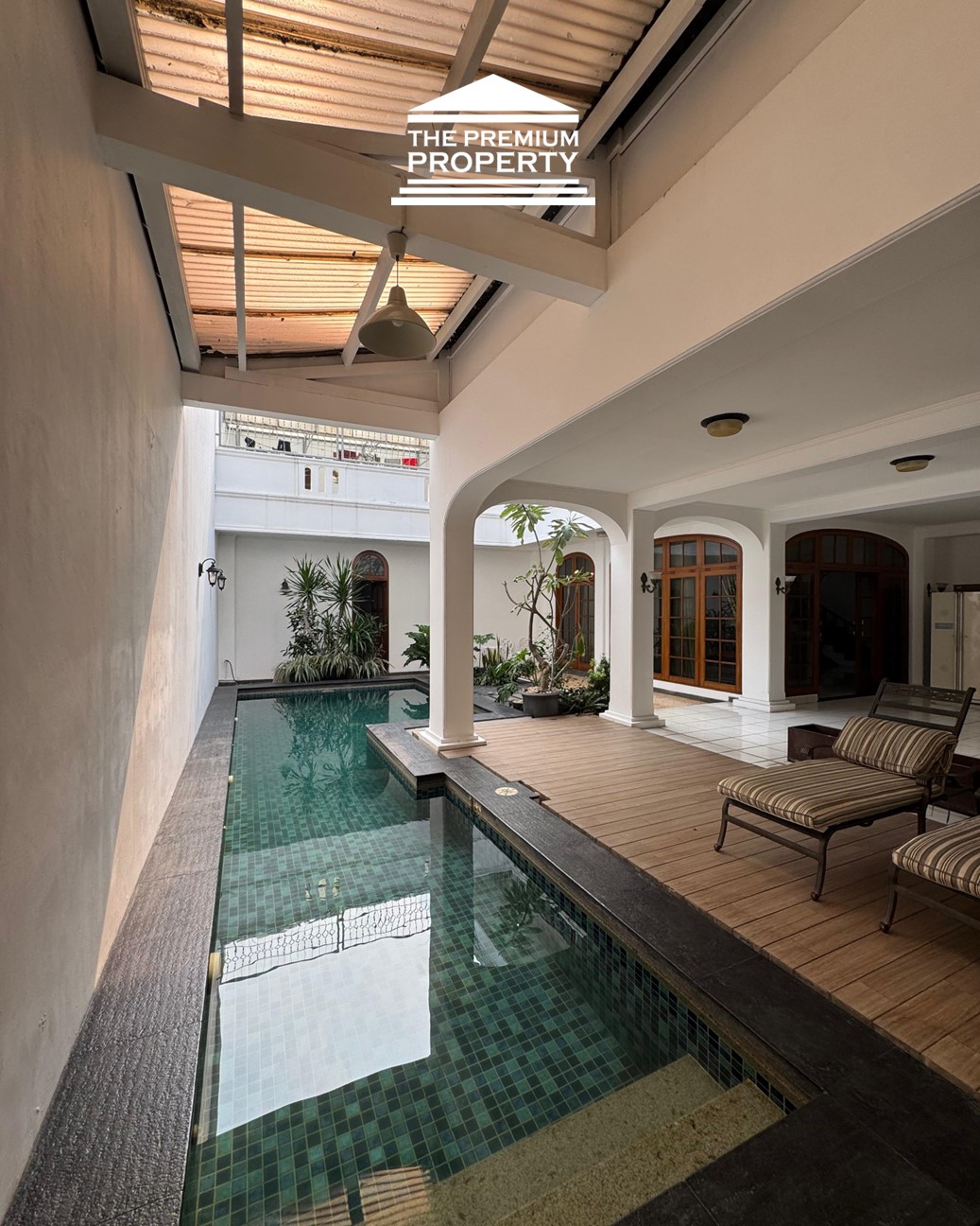 Sewa Rumah Luas di Menteng, Jakarta Pusat, Private & Nyaman, LT 639 LB 700