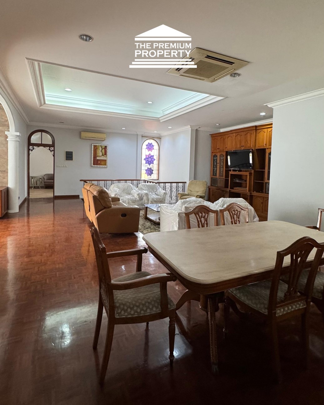 Sewa Rumah Luas di Menteng, Jakarta Pusat, Private & Nyaman, LT 639 LB 700