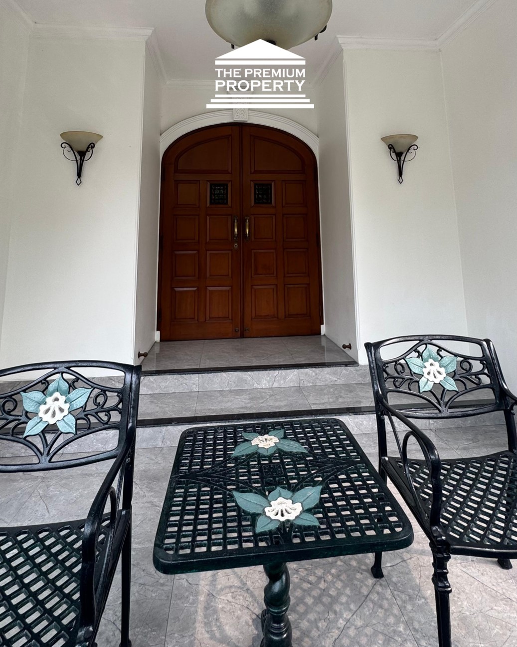 Sewa Rumah Luas di Menteng, Jakarta Pusat, Private & Nyaman, LT 639 LB 700