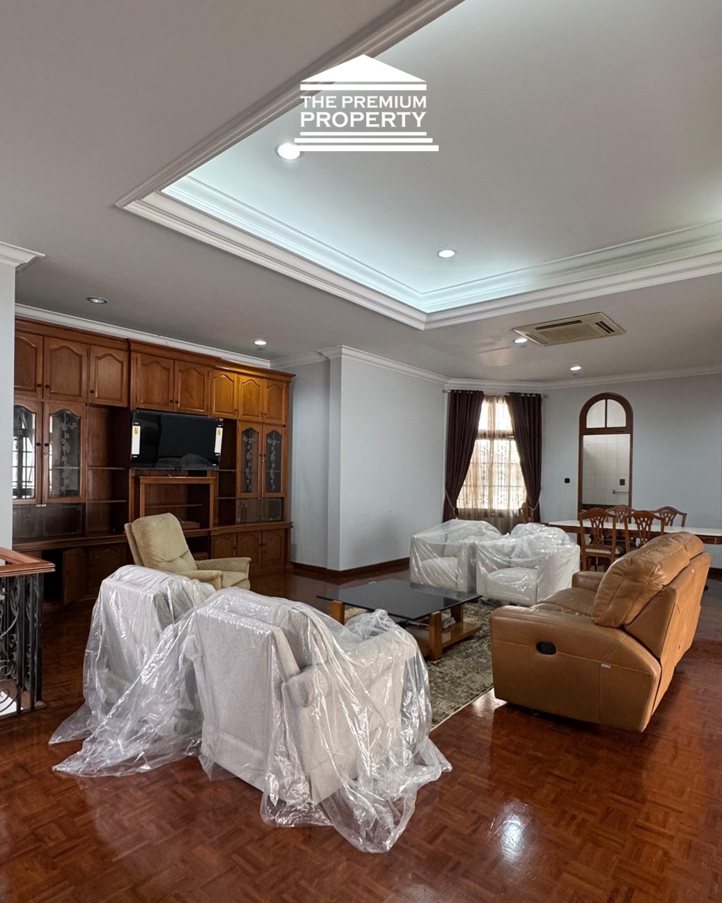 Sewa Rumah Luas di Menteng, Jakarta Pusat, Private & Nyaman, LT 639 LB 700