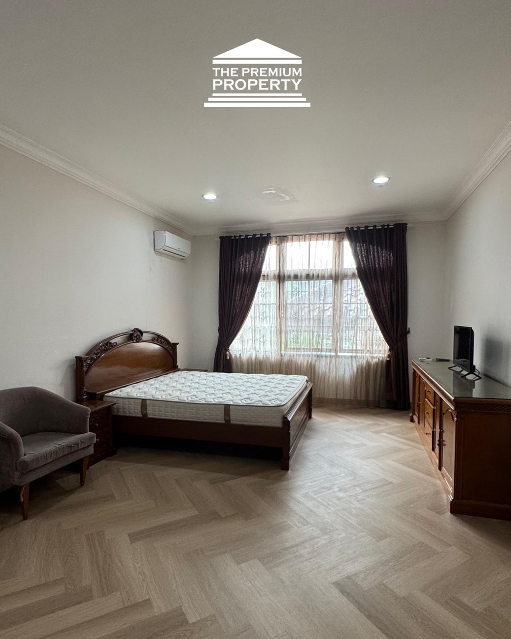 Sewa Rumah Luas di Menteng, Jakarta Pusat, Private & Nyaman, LT 639 LB 700