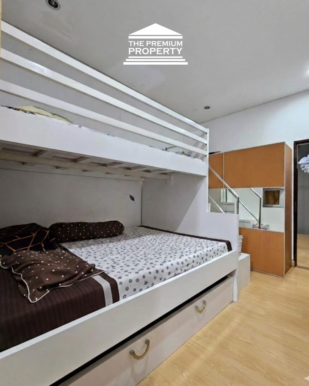 Dijual Rumah Kebayoran Baru Area Wijaya, 3 Lantai SHM Lokasi Premium