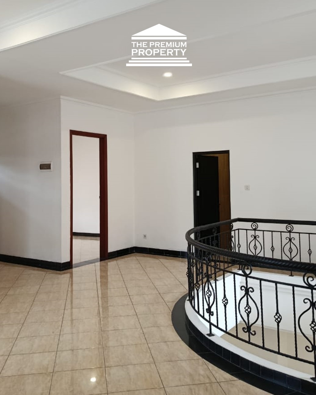 Rumah 2 Lantai Siap Huni Area Pakubuwono, 6 Kamar Tidur