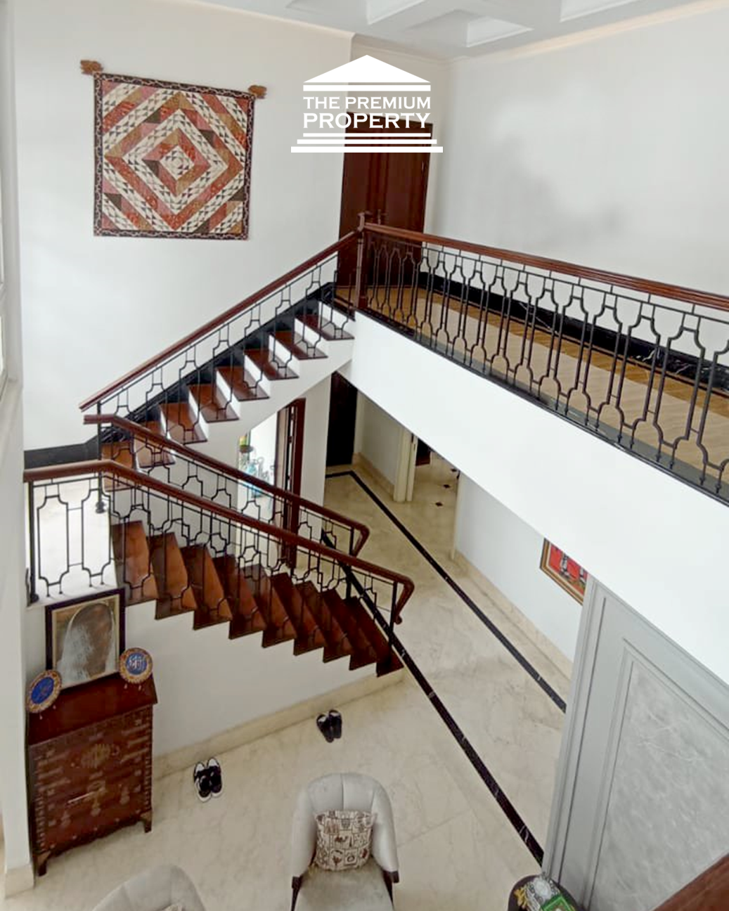 Rumah Mewah 2 Lantai di Jagakarsa. Ada Kolam Renang Pribadi. Akses Jalan Lebar dan Bebas Banjir