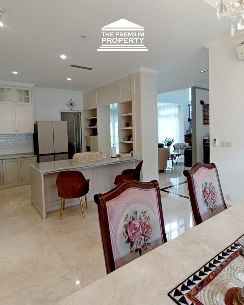 Rumah Mewah 2 Lantai di Jagakarsa. Ada Kolam Renang Pribadi. Akses Jalan Lebar dan Bebas Banjir