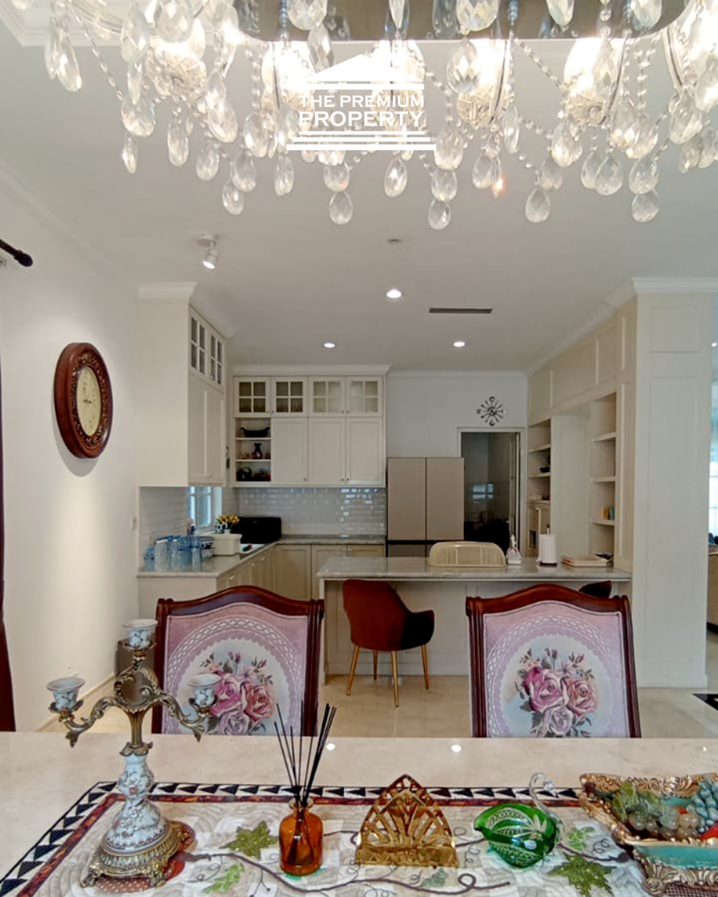 Rumah Mewah 2 Lantai di Jagakarsa. Ada Kolam Renang Pribadi. Akses Jalan Lebar dan Bebas Banjir