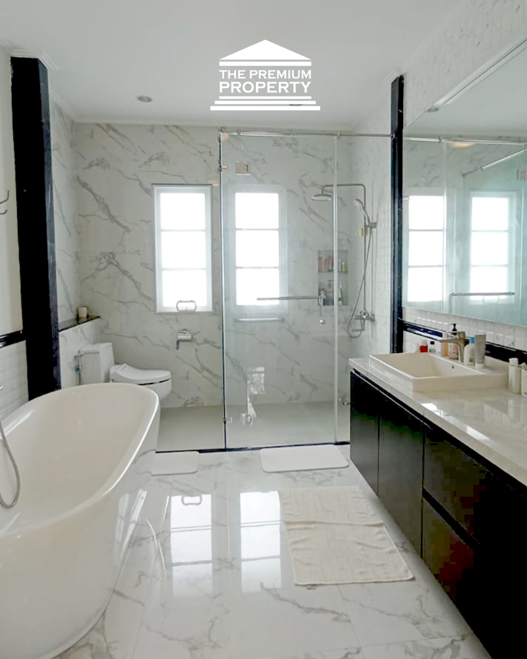 Rumah Mewah 2 Lantai di Jagakarsa. Ada Kolam Renang Pribadi. Akses Jalan Lebar dan Bebas Banjir