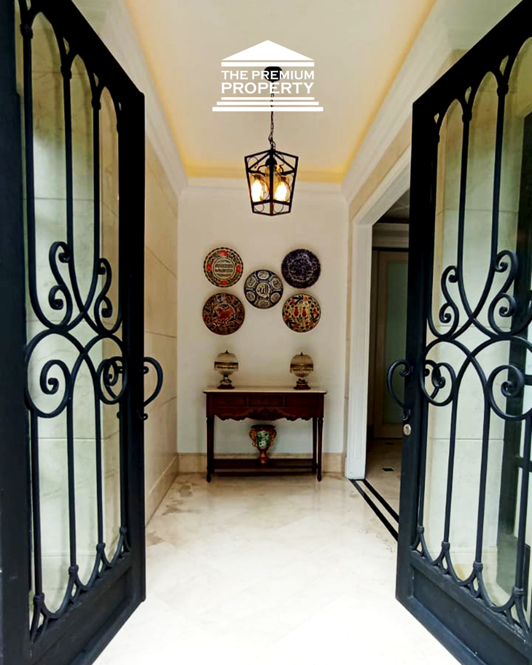 Rumah Mewah 2 Lantai di Jagakarsa. Ada Kolam Renang Pribadi. Akses Jalan Lebar dan Bebas Banjir