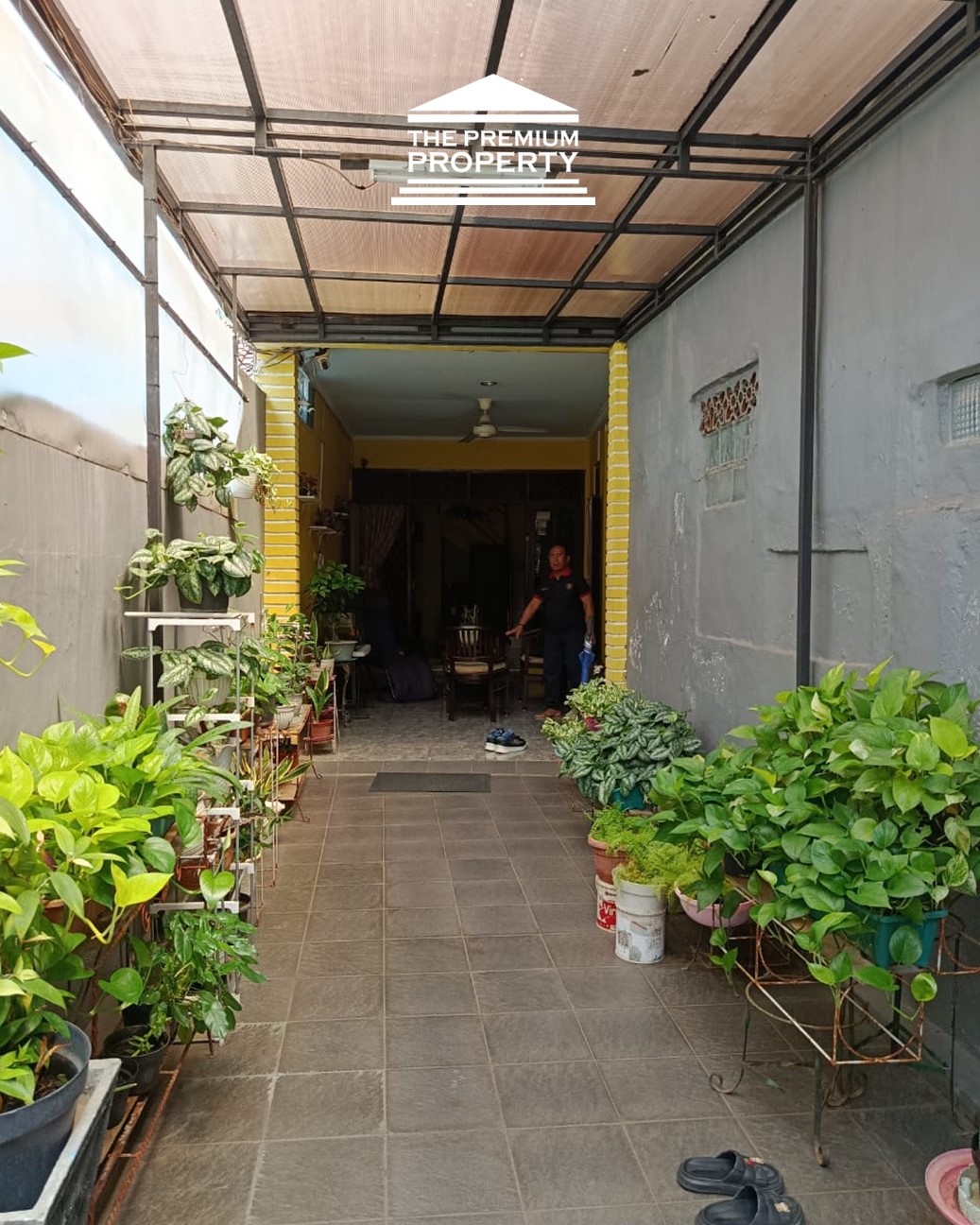 Dijual Rumah 2 Lantai di Mampang Prapatan, Jalan Lebar 2 Mobil, Luas Tanah 190 m2, 7 Kamar Tidur