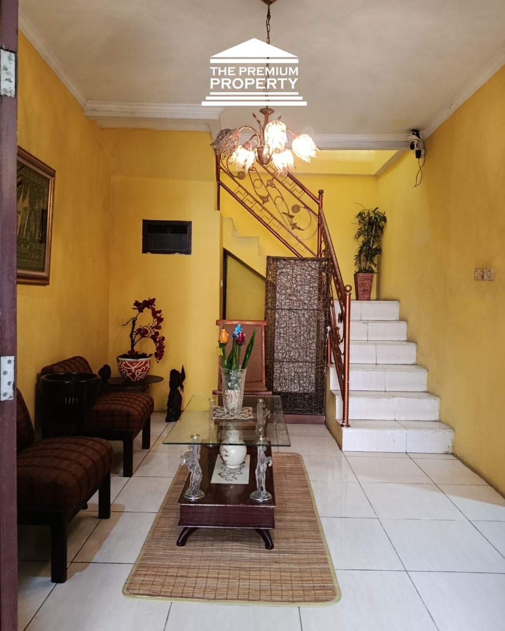 Dijual Rumah 2 Lantai di Mampang Prapatan, Jalan Lebar 2 Mobil, Luas Tanah 190 m2, 7 Kamar Tidur