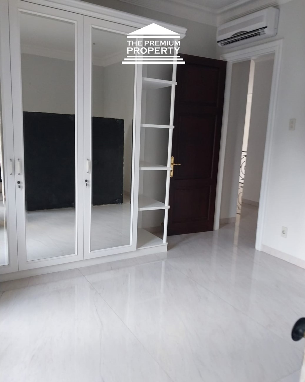 Rumah Dijual di Pondok Indah, area Favorit, Brand New, Semi Furnished, ada Kolam Renang