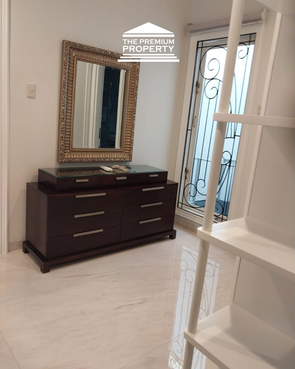 Rumah Dijual di Pondok Indah, area Favorit, Brand New, Semi Furnished, ada Kolam Renang
