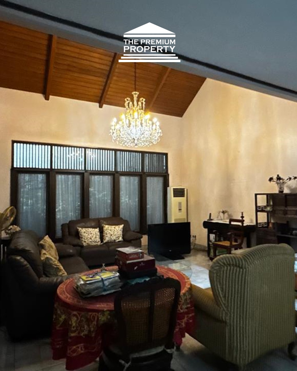 Dijual Rumah Lama 2 Lantai di Gandaria, Kebayoran Baru. Bisa Jalan Kaki ke Mal Gancit, Dekat ke Sudirman