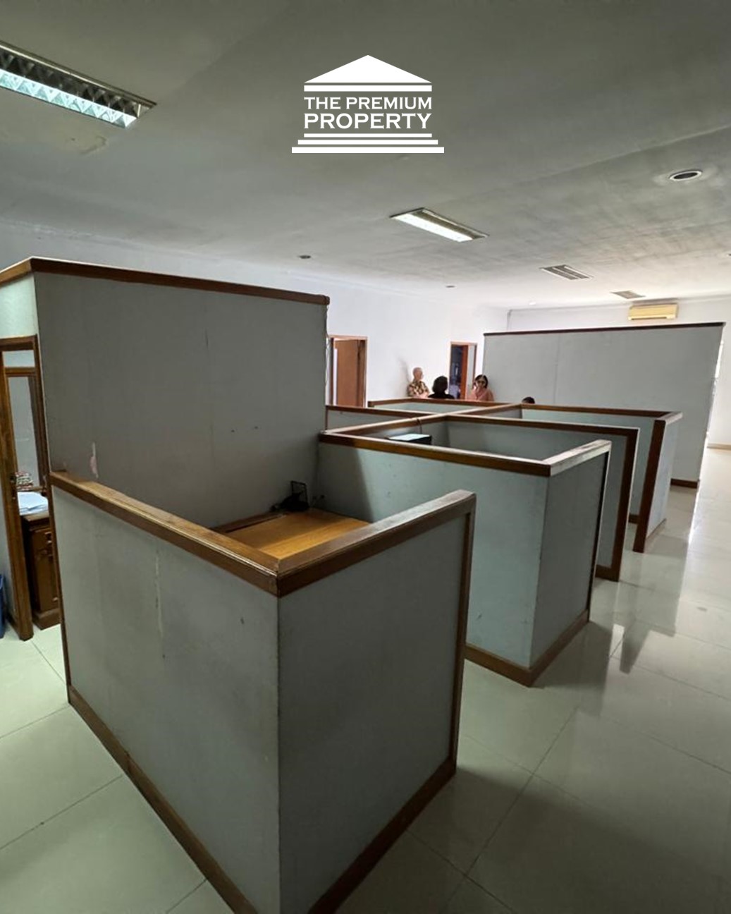 Dijual Rumah Eks Kantor di Mampang Prapatan, 1 Lantai. Cocok Kantor