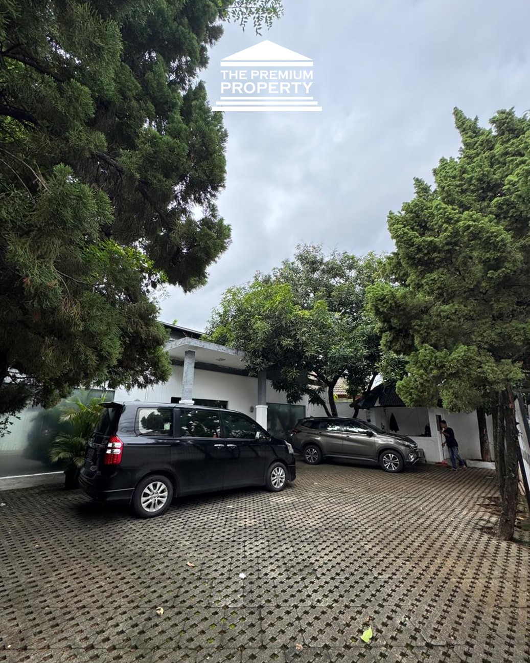 Dijual Rumah Eks Kantor di Mampang Prapatan, 1 Lantai. Cocok Kantor